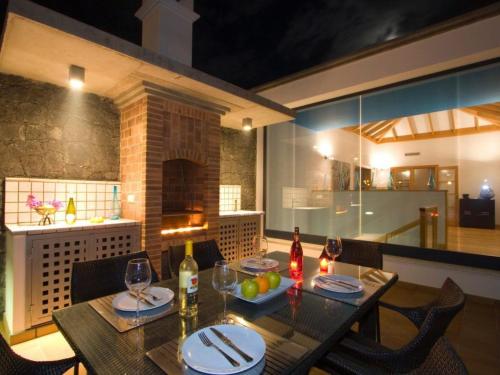 Holiday Home Mamma Mia Playa Blanca Luxus-Villen by Interhome