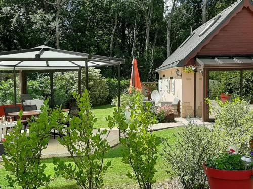 Holiday Home Chalet gite du bois d'amour - Hütte des Liebesh by Interhome