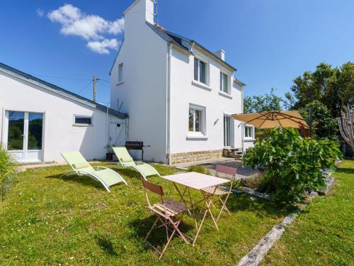 Holiday Home Bretagne Loctudy Haus Les Camélias 3 Personen by Interhome
