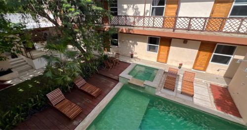 an overhead view of a swimming pool next to a building at Casa Cielito Lindo Cozumel in Cozumel