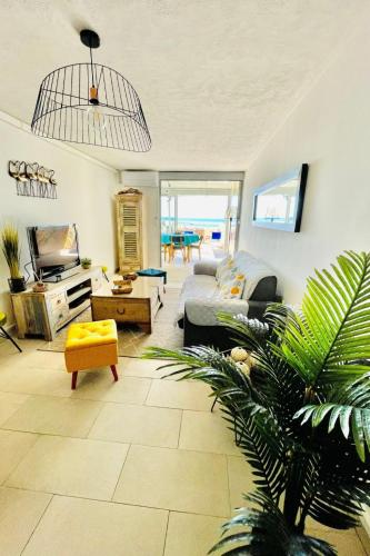 Apartment Wunderschöne renovierte Wohnung mit vollem Meerb by Interhome