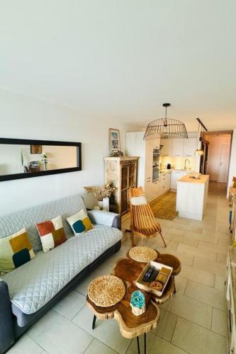 Apartment Wunderschöne renovierte Wohnung mit vollem Meerb by Interhome