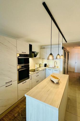 Apartment Wunderschöne renovierte Wohnung mit vollem Meerb by Interhome