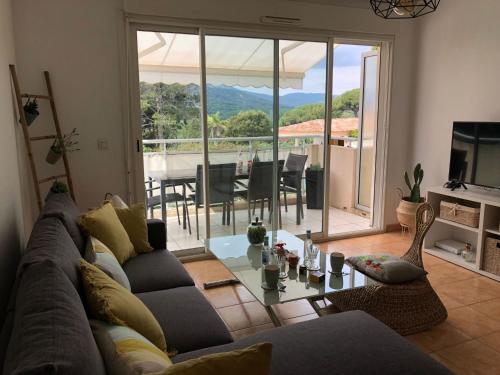 Apartment Domaine Sainte-Maxime Park - Voller Süden by Interhome