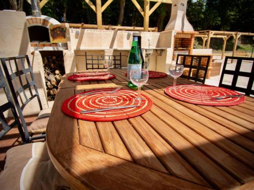 Apartment Leonie's Gîte Moulin de Tartay in Avignon by Interhome