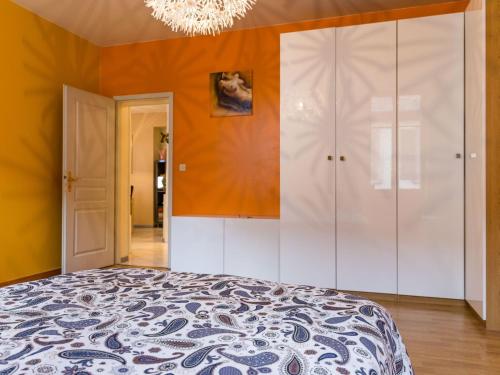 Apartment mit zwei Garagenstellplätzen by Interhome