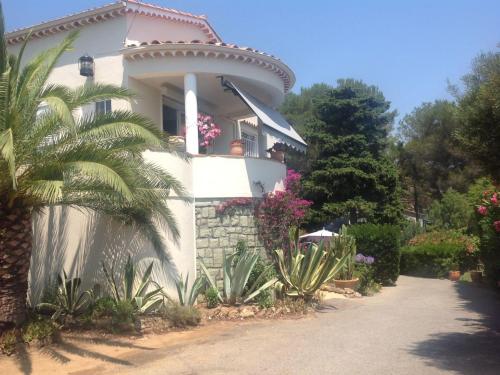 Apartment Erdgeschoss der Villa du Pébrier Côte d'Azur Saint Aygulf by Interhome
