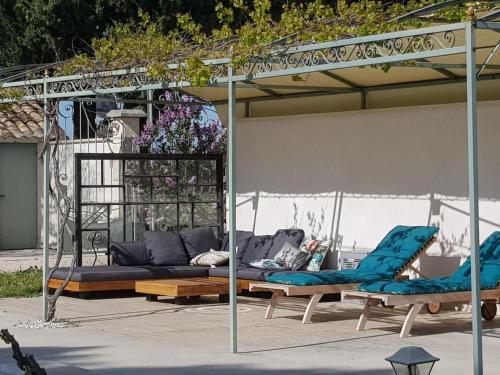Holiday Home Charmantes Bauernhaus in der Provence by Interhome