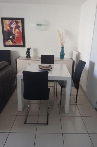 Apartment Moderne Ferienwohnung mit Meerblick by Interhome