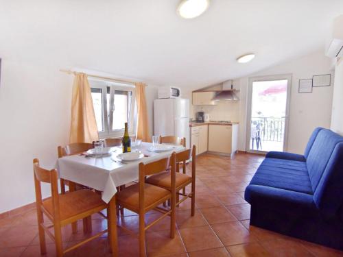 Apartment ALEX 2 KAT by Interhome