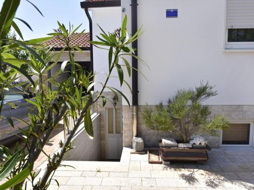 Apartment Geräumige Kellerwohnung in der Nähe von Umag by Interhome