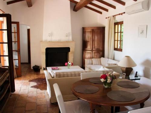 Holiday Home Charmante Villa mit Pool und Golfplatz by Interhome
