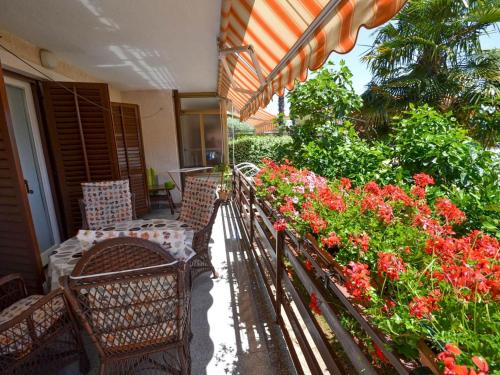 Apartment Wohnung Vinka 3 mit Balkon by Interhome
