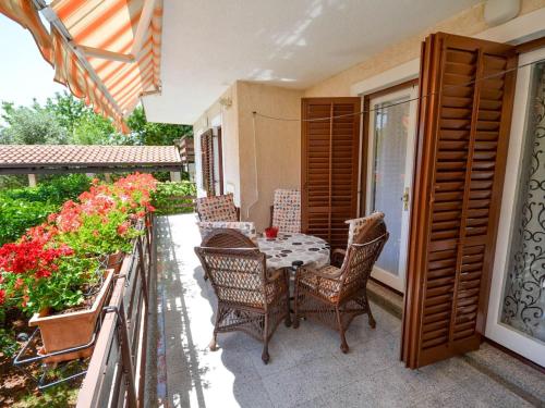 Apartment Wohnung Vinka 3 mit Balkon by Interhome