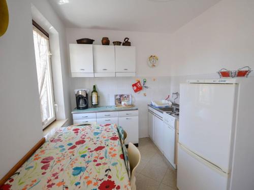 Apartment Wohnung Vinka 3 mit Balkon by Interhome