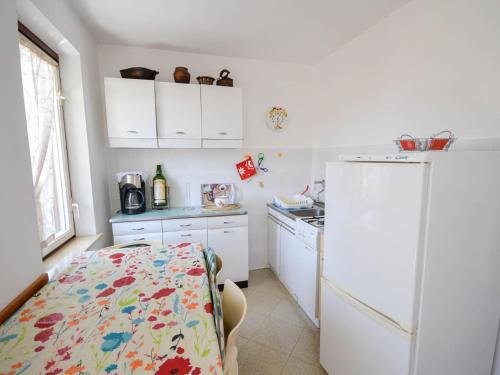 Apartment Wohnung Vinka 3 mit Balkon by Interhome