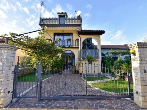 Apartment Tolles Appartement in Umag mit Grill- Terrasse und Garten by Interhome