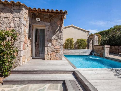 Holiday Home Luxuriöse Schäferei 2km vom Strand von Santa Giulia entfernt by Interhome