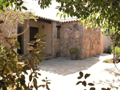Holiday Home Luxuriöse Schäferei 2km vom Strand von Santa Giulia entfernt by Interhome