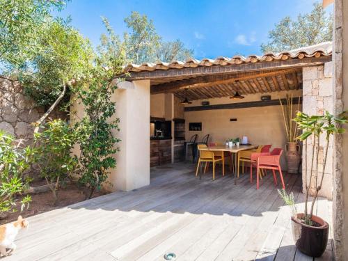 Holiday Home Luxuriöse Schäferei 2km vom Strand von Santa Giulia entfernt by Interhome