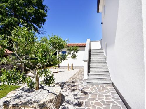 Apartment Apartment 2 in einer neuen Villa mit Pool in ruhiger Lage by Interhome