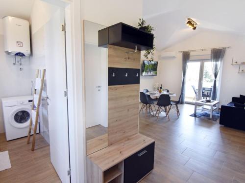 Apartment Apartment 2 in einer neuen Villa mit Pool in ruhiger Lage by Interhome