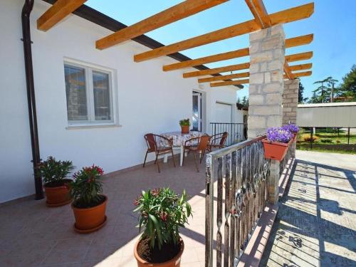Apartment in Zambratija mit Terrasse by Interhome