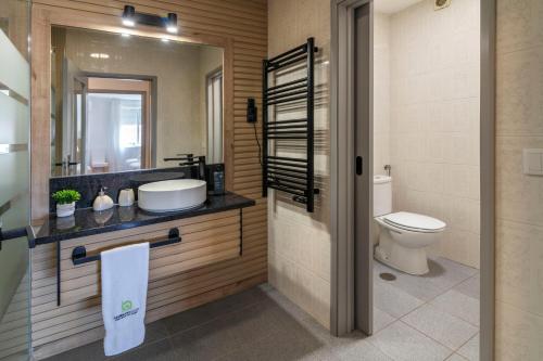 Priolo’s Nest - Sunlit Retreat with Free Parking
