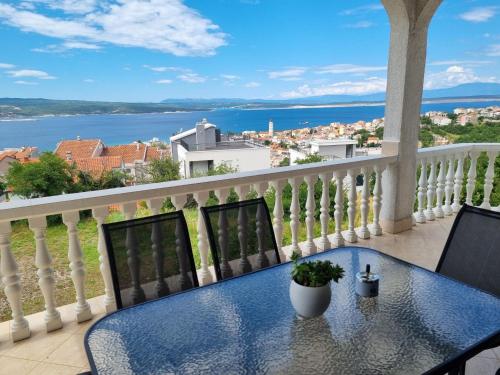 Apartment Wohnung mit Terrasse und Meerblick by Interhome