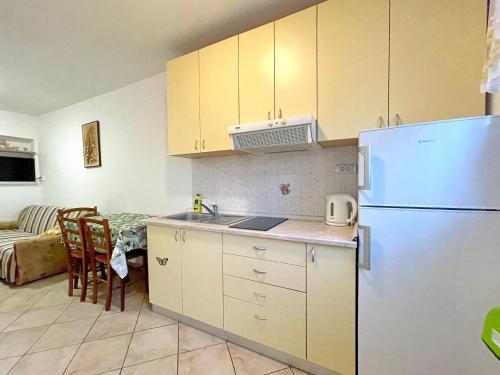 Apartment Wohnung in Baška mit Eigener Terrasse by Interhome