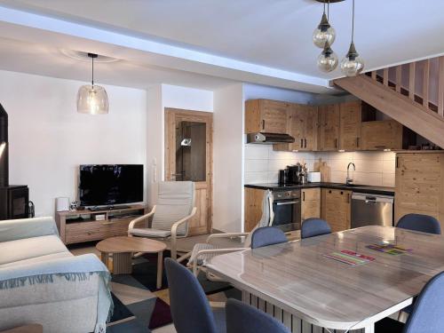 Duplex 4P+Mezzanine, 10 Pers, Près Téléphérique & Commerces - FR-1-464-263