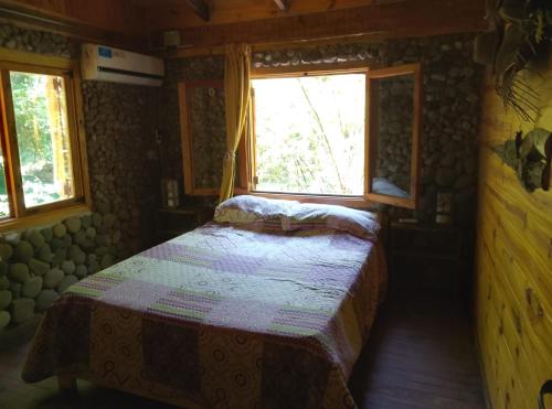 a bedroom with a bed and a window at Cabaña Lo de VIVI in Casa Grande
