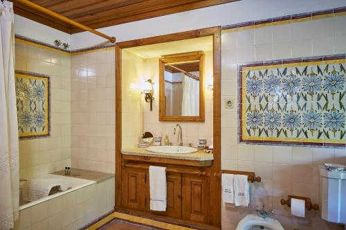 a bathroom with a sink and a tub and a toilet at Casa de Canedo in Celorico de Basto