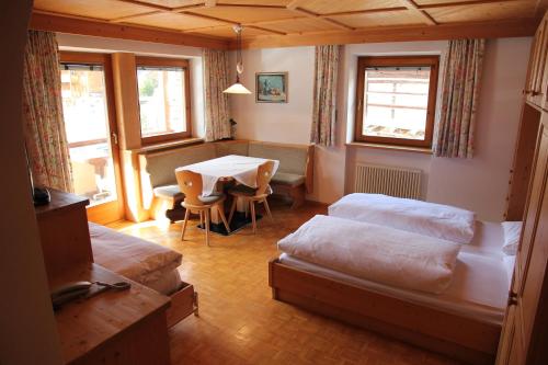 Ένα ή περισσότερα κρεβάτια σε δωμάτιο στο Hotel Cavallino