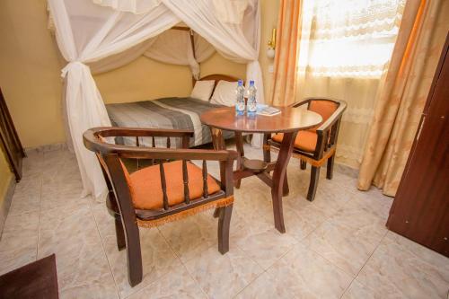Ein Sitzbereich in der Unterkunft Hotel Nomad