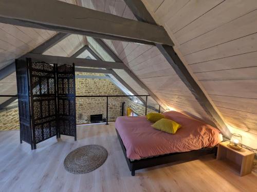 a bedroom with a bed in a attic at Gîte du Portz in Ploërdut