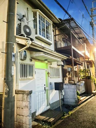 A single-family house on the banks of the Shichijo River, 10 minutes walk from Kyoto Tower