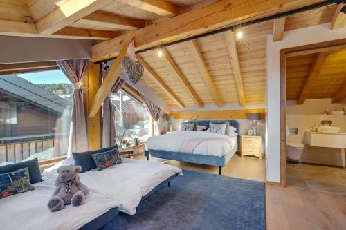 Chalet Abeille 12 Guests • Hot Tub • Free Ski Bus