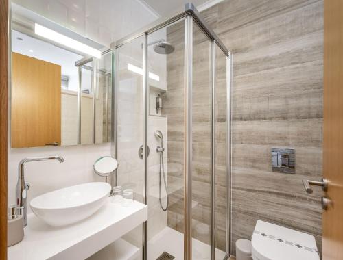 a bathroom with a sink and a shower at AL-Odeceixe Verde in Odeceixe