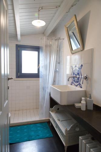 a bathroom with a sink and a shower at Villa Tipica Casa Tua in Ragusa