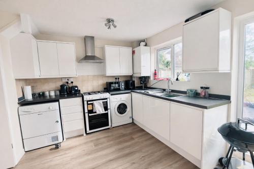 Gallery image of Canterbury 3BR with Driveway in secure area in Kent