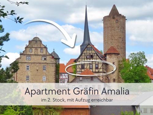an old building with a tower and a castle at Amalias Burgwohnung - stilvolles Apartment mit Aufzug & Garten in der Hinterburg Schlitz - 2 Schlafzimmer, Parkplatz, Historisches Flair für Paare & Ruhesuchende in Schlitz