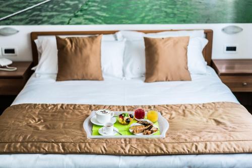 Makanan di atau berdekatan hotel