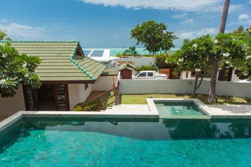 Bazén v ubytování Idyllic Samui Beach Villa Resort nebo v jeho okolí