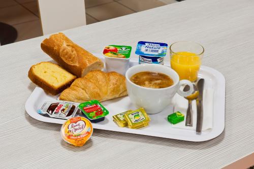 Makanan di atau berdekatan hotel