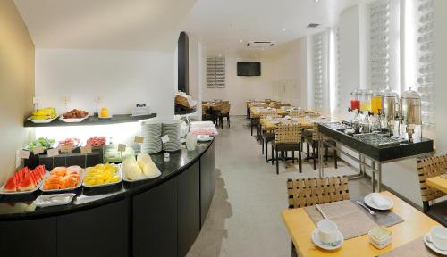 a restaurant with a buffet line with fruits on display at Orla Copacabana Hotel in Rio de Janeiro