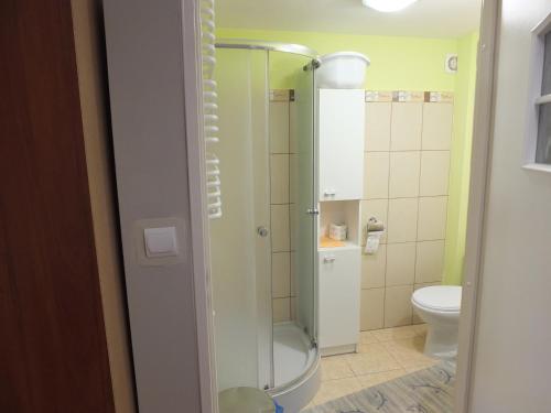 Bilik mandi di Dwór Klewiny