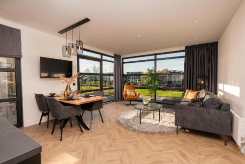 a living room with a table and a couch at Villa Nautica | 4 Pers. in Loosdrecht