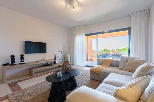 Cozy living space near scenic golf greens!