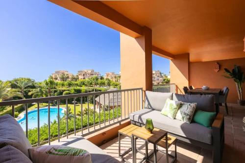 Cozy living space near scenic golf greens!